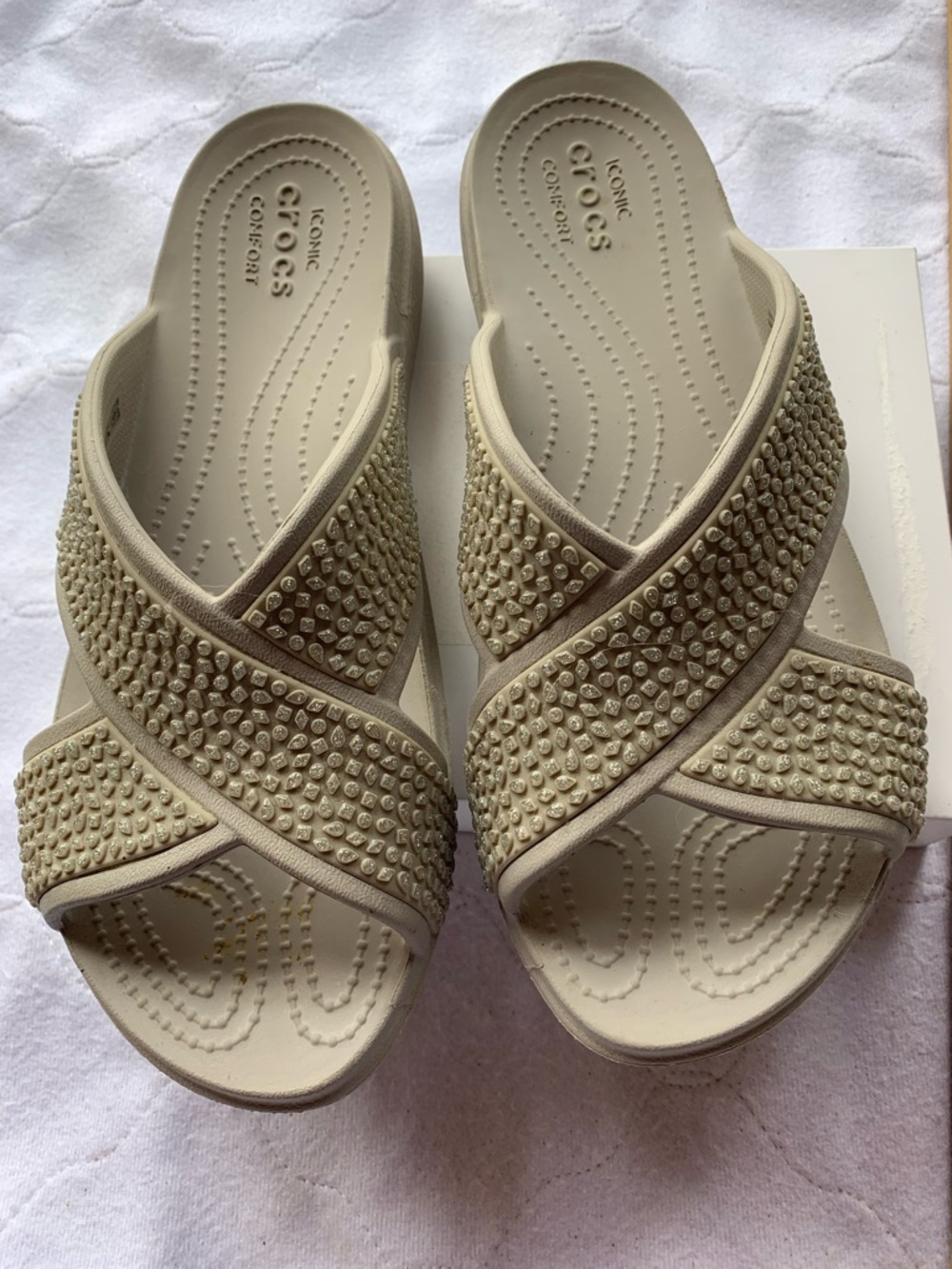 Crocs Women’s Beige Crossband Slip-On Sandals size 11
